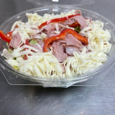 Poză Salata cu salata verde, sunca, moz